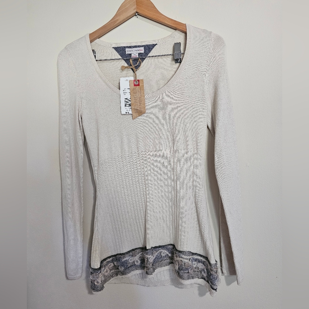 NWT Tommy Hilfiger Women's Long Sleeve Shirt Size Small.